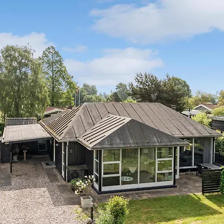 3 Bedroom Pet Friendly In
